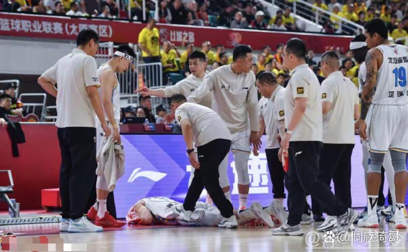 曾凡博因伤赛季提前结束 需休养2至3个月